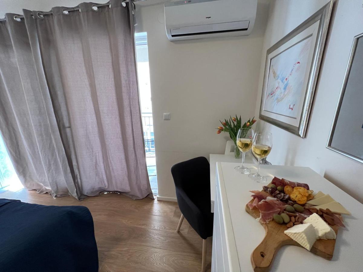 Studio Apartment Marina Mel Novi Vinodolski Exterior foto